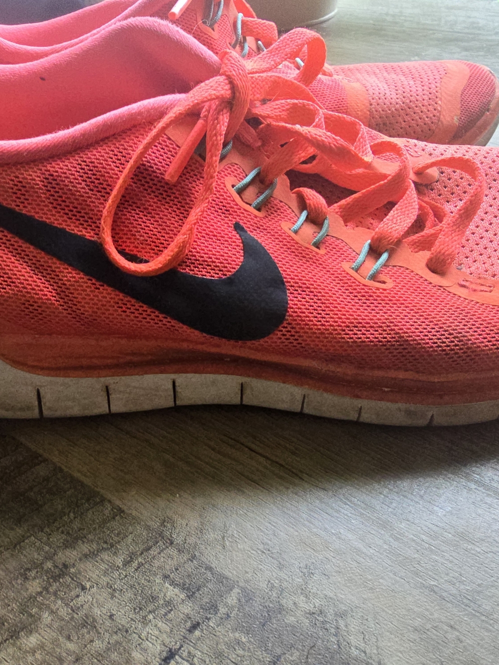 Nike Women’s Coral Athletic Running Shoes with Black Swoosh